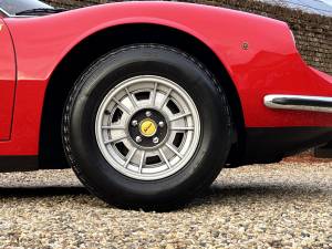 Image 34/50 de Ferrari Dino 246 GT (1971)