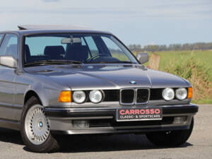 Image 20/41 de BMW 735i (1987)