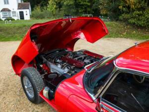 Imagen 3/50 de Jaguar E-Type V12 (2+2) (1971)