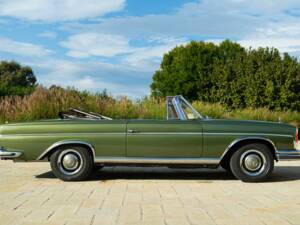 Immagine 12/50 di Mercedes-Benz 220 SE b (1964)