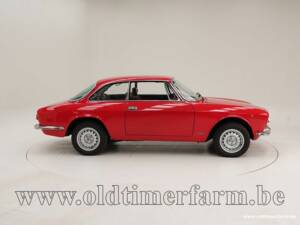 Bild 9/15 von Alfa Romeo Giulia 1600 GT Junior (1974)