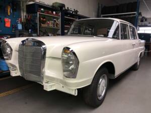 Image 63/64 of Mercedes-Benz 220 S b (1965)