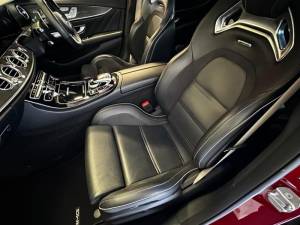 Image 22/50 of Mercedes-Benz E 63 AMG T (2017)