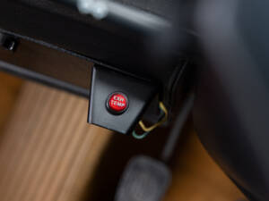 Image 14/32 de Alfa Romeo SZ (1994)