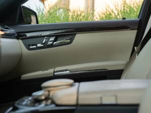 Immagine 32/50 di Mercedes-Benz S 350 CDI BlueEFFICIENCY L (2011)