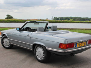 Image 3/27 of Mercedes-Benz 560 SL (1989)