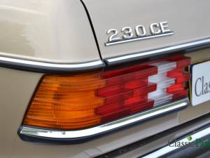 Imagen 45/50 de Mercedes-Benz 230 CE (1982)