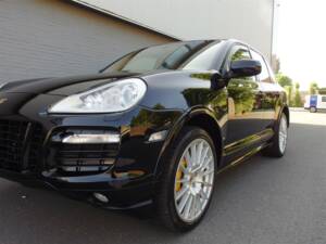 Image 23/98 of Porsche Cayenne GTS (2008)