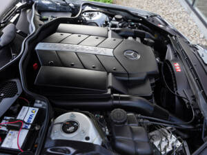 Image 23/50 of Mercedes-Benz SL 55 AMG (2004)