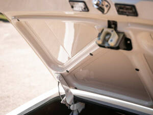 Image 35/47 of Triumph Stag (1975)