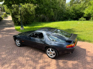 Image 27/77 de Porsche 928 GT (1990)