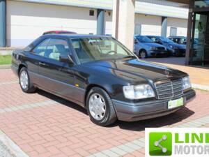 Afbeelding 3/10 van Mercedes-Benz E 320 (1993)