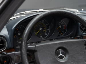 Image 14/24 of Mercedes-Benz 500 SL (1983)