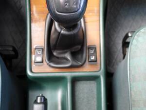 Bild 11/37 von Mercedes-Benz 190 E (1989)