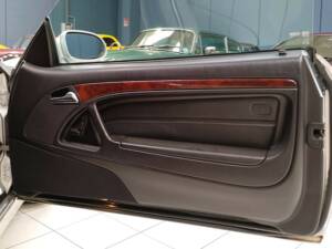 Imagen 21/46 de Mercedes-Benz SL 280 (1999)