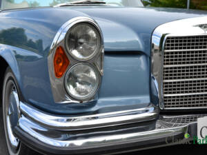 Image 34/50 of Mercedes-Benz 280 SE 3,5 (1971)