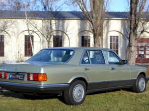 Imagen 8/25 de Mercedes-Benz 500 SEL (1984)