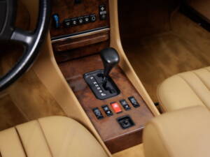 Image 21/36 of Mercedes-Benz 560 SL (1987)