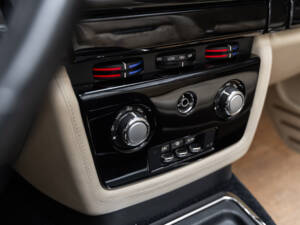 Image 18/36 of Rolls-Royce Phantom DHC (2008)