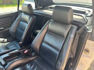 Image 15/29 of BMW 318i (1991)