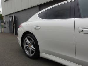 Image 25/98 of Porsche Panamera S (2010)