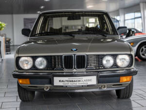 Immagine 3/25 di BMW 520i (1984)