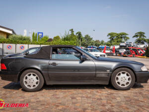 Afbeelding 34/34 van Mercedes-Benz 500 SL (1992)