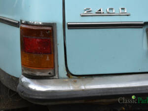 Image 19/50 of Mercedes-Benz 220 D (1974)