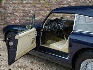 Image 13/50 de Aston Martin DB 2&#x2F;4 Mk III (1959)