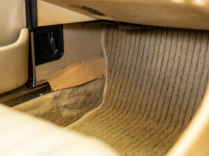 Image 26/59 of Mercedes-Benz 300 SL (1989)