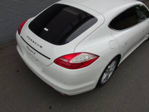 Image 15/98 of Porsche Panamera S (2010)