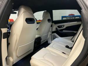 Image 13/18 of Lamborghini Urus (2019)