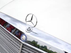 Bild 11/21 von Mercedes-Benz 280 SE (1985)