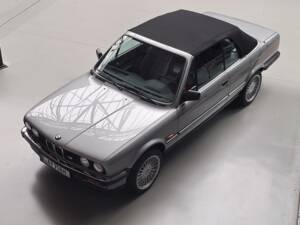 Image 9/12 of BMW 320i (1990)
