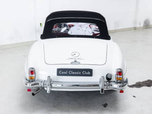 Image 6/31 of Mercedes-Benz 190 SL (1961)