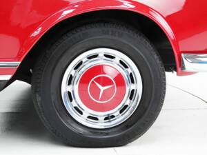 Image 8/15 of Mercedes-Benz 280 SL (1970)