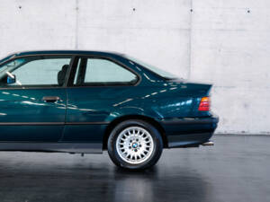 Bild 13/23 von BMW 316i (1995)