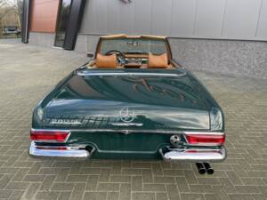 Image 30/37 of Mercedes-Benz 280 SL (1970)