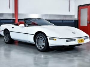 Image 1/7 de Chevrolet Corvette Convertible (1988)