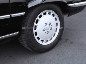 Image 13/23 of Mercedes-Benz 560 SL (1989)