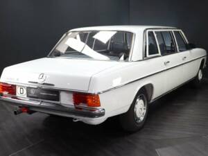 Image 2/30 de Mercedes-Benz 230 lang (1973)