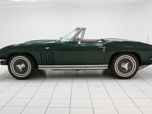 Image 2/17 of Chevrolet Corvette Sting Ray Convertible (1966)