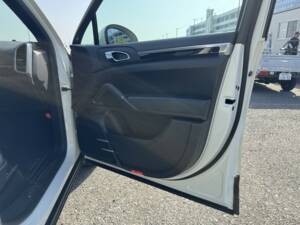 Bild 23/61 von Porsche Cayenne S (2010)
