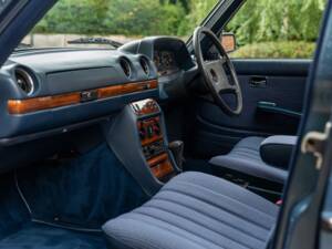 Bild 15/46 von Mercedes-Benz E 280 T (1987)