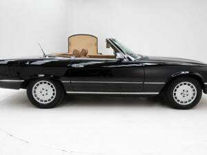 Image 9/15 of Mercedes-Benz 380 SL (1985)