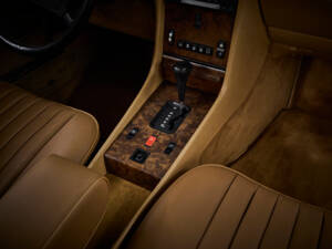 Image 54/89 of Mercedes-Benz 560 SL (1986)