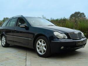 Image 9/50 of Mercedes-Benz C 320 T (2001)