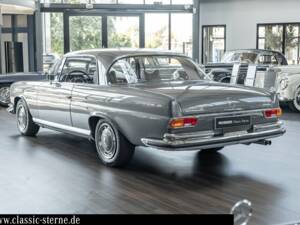 Image 3/15 de Mercedes-Benz 280 SE 3,5 (1970)