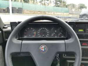 Image 6/36 de Alfa Romeo 75 1.8 Turbo (1990)