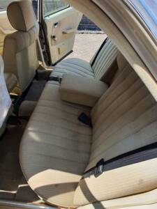 Image 8/12 of Mercedes-Benz 200 (1982)